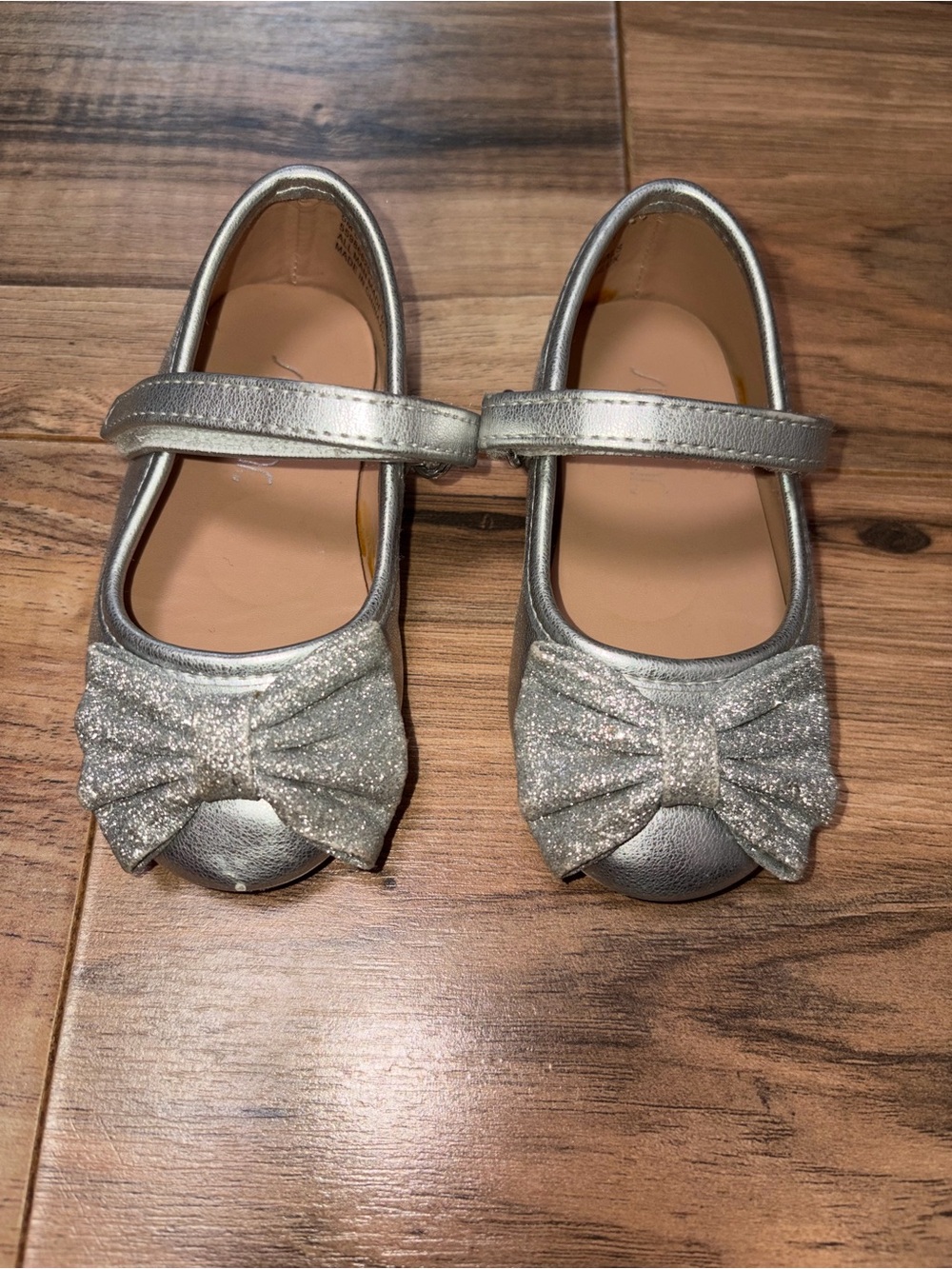 Sugar Lil Nellie Silver Sparkle Bow Accent Toddler Girl Dress Shoes Size 5